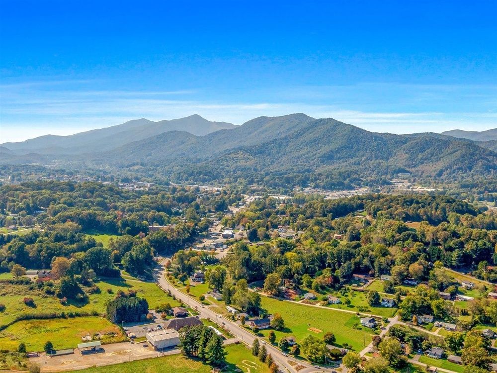 237 Ratcliff Cove Rd., Waynesville, NC 28786